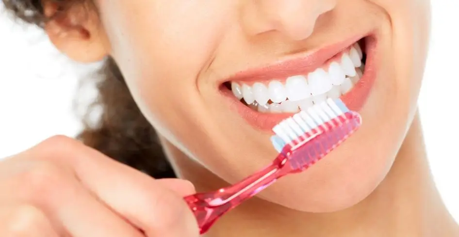 Hestanbul-Teeth-Dental-Health-Brushing-white.